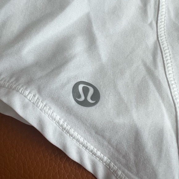Lululemon Athletica - Run with the Sun Tank Top in white. Size 10 - Picture 9 of 9